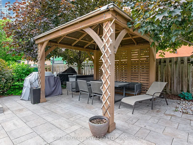 14 Mortimer Ave — Photo 38