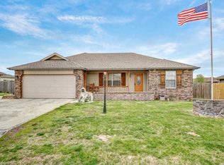 214 N Lake Ave, Clever, MO 65631
