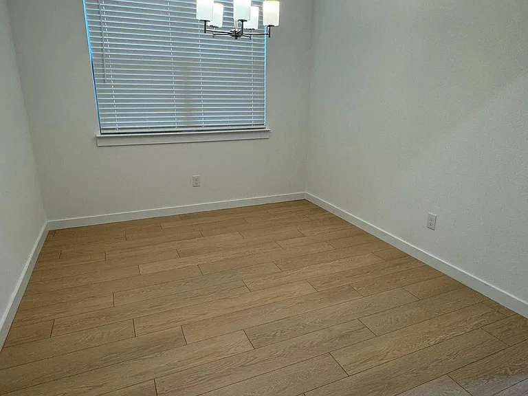 2817 Foxwood St — Photo 7