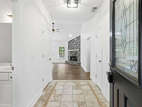 4th image of 622 Spring Crest Rd