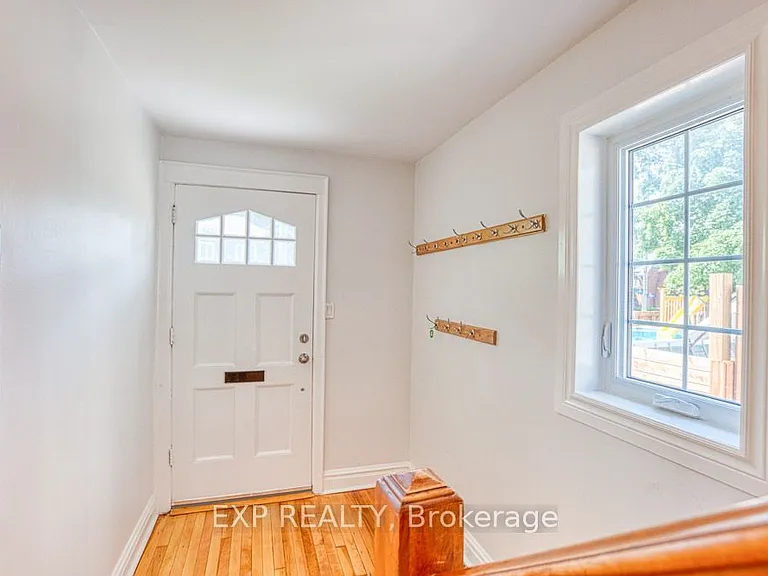 413 Holland Ave — Photo 6
