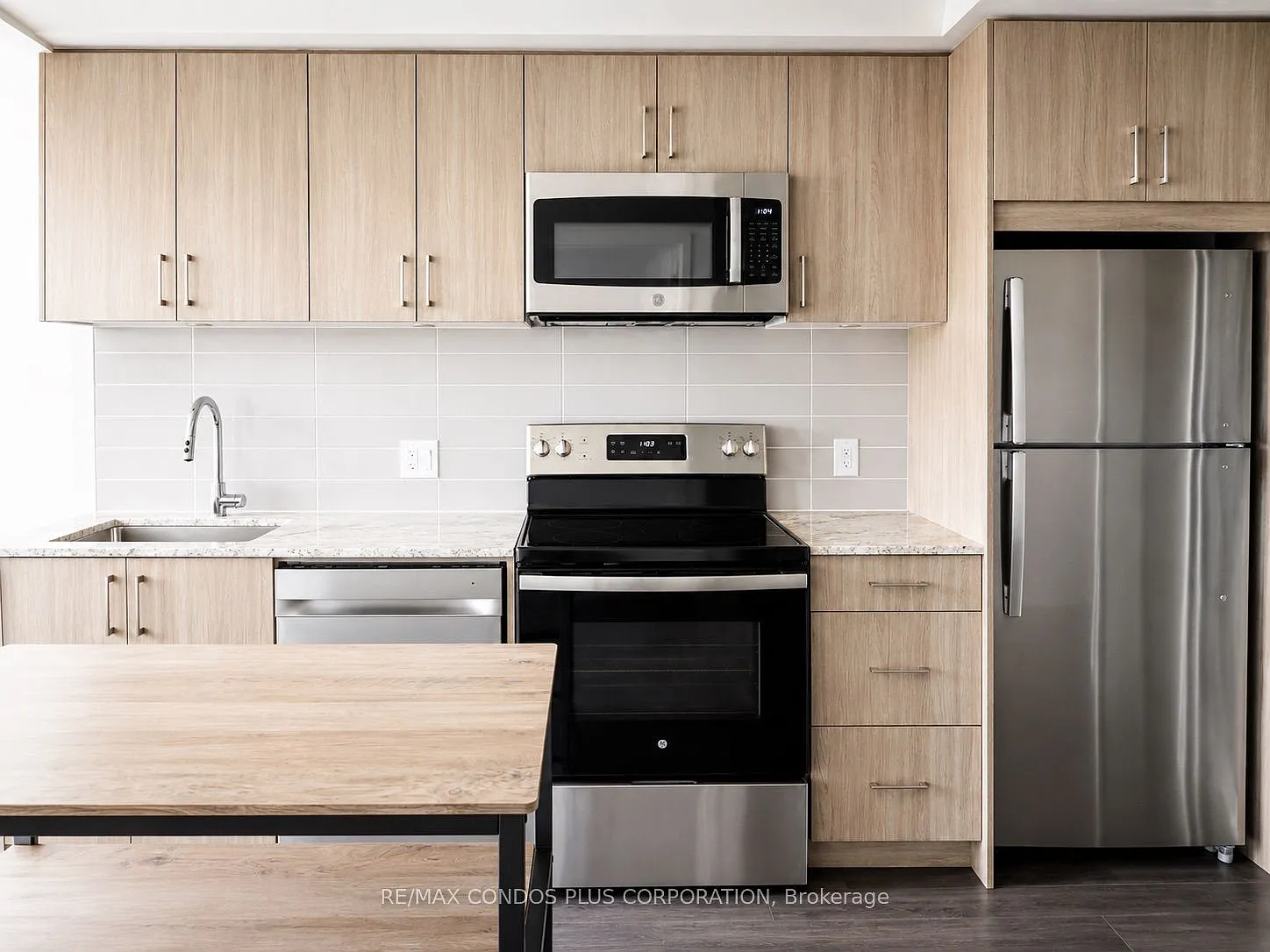 Notting Hill Condos — Photo 2