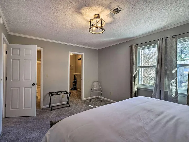 1073 Fairfax Dr — Photo 13