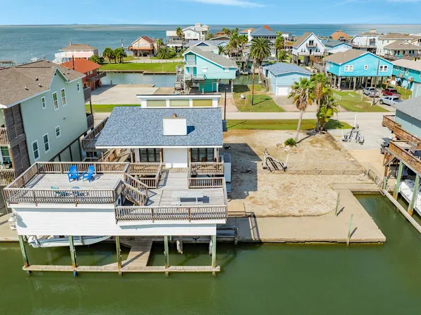333 Schooner Dr, Freeport, TX 77541