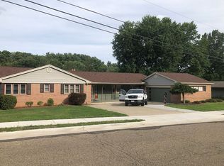 1147 Lakeview Rd NW, New Philadelphia, OH 44663