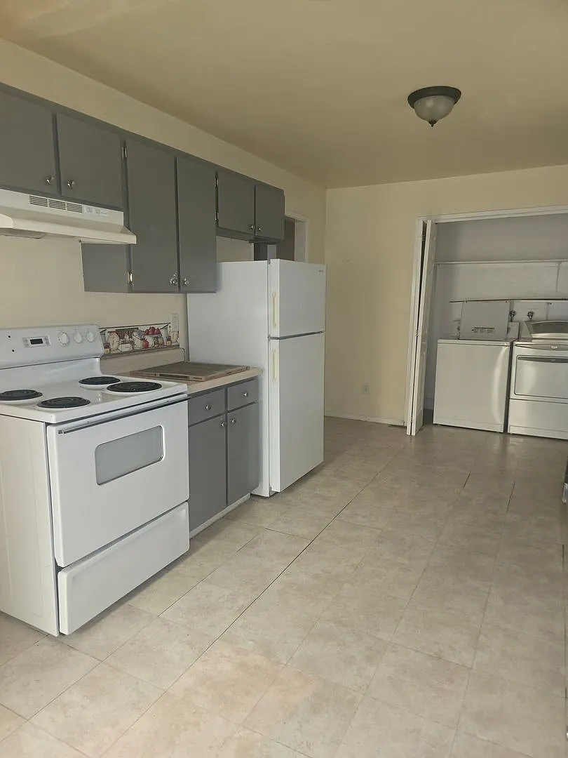 2 bedroom 1 bath — Photo 3
