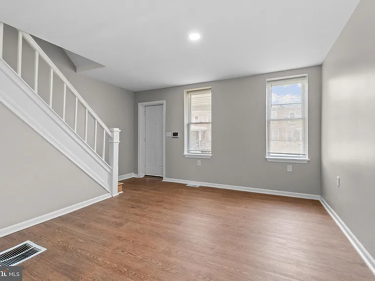 3427 Ravenwood Ave — Photo 4