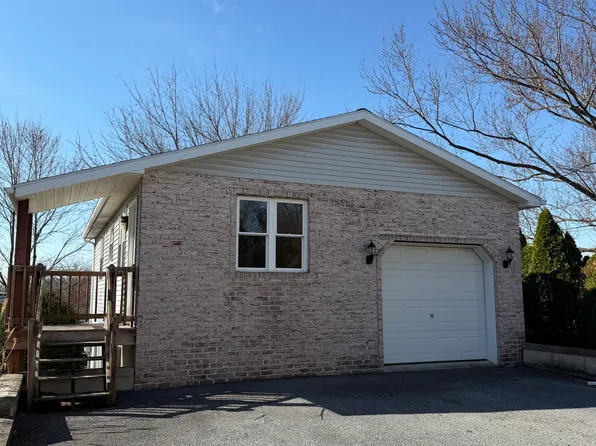 517 Fivepointville Rd, Denver, PA 17517