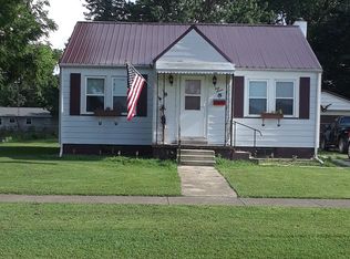 407 W 3rd St, Assumption, IL 62510