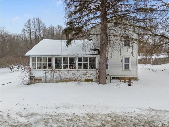 858 W Genesee Rd, Baldwinsville, NY 13027