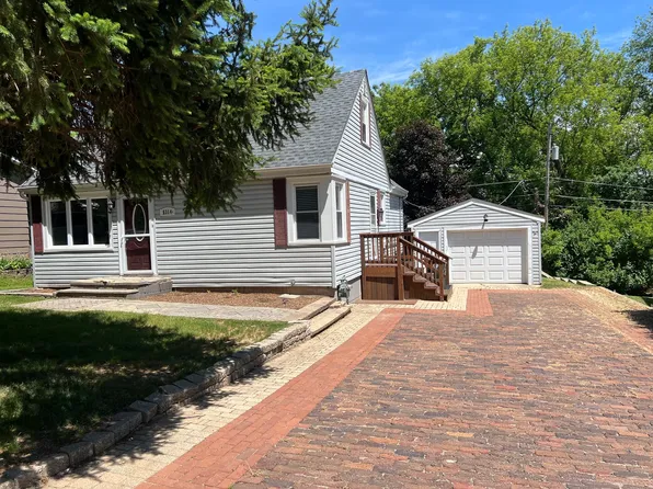 6314 Hillcrest Rd, Cary, IL 60013