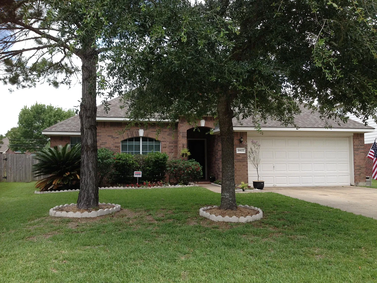 3 bed, 1983 sqft, $2,300 — Photo 1