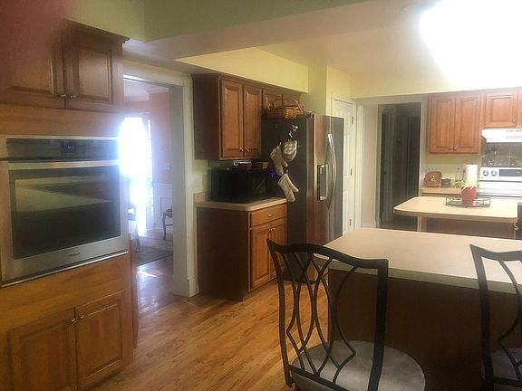 Kitchen/ New Refrig/ 2 stove