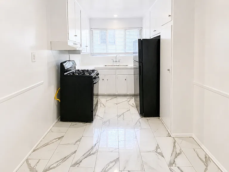 1400 N Gardner St #19 — Photo 4