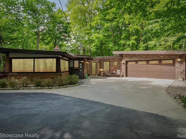 27030 Edgemoor St, Farmington Hills, MI 48334