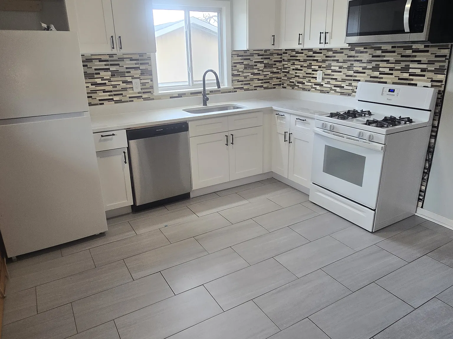 101 S Sycamore Ln — Photo 3