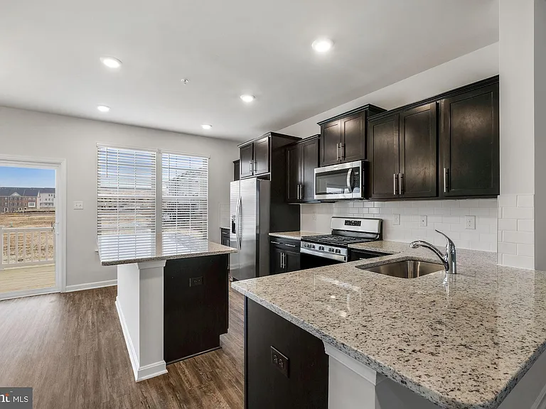 5131 Constitution St — Photo 4