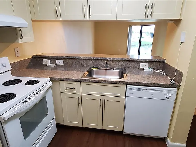9823 Nob Hill Ct #9823 — Photo 5