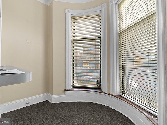 2nd image of 28 E 25th St