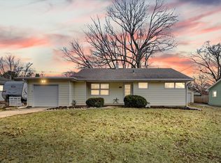 1104 Cambridge Dr, Champaign, IL 61821