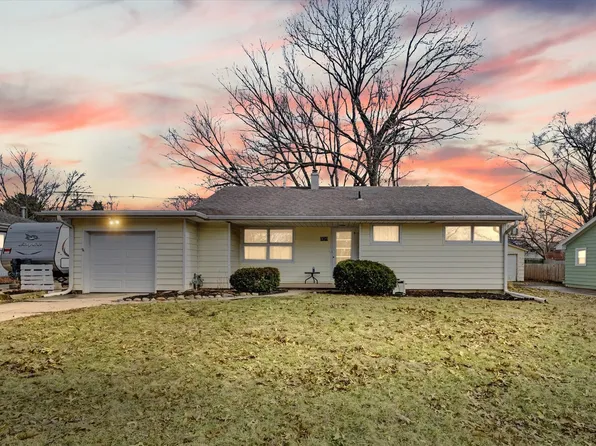 1104 Cambridge Dr, Champaign, IL 61821