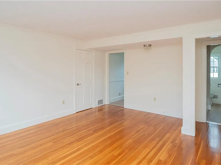 11 Village Ln #B — Photo 7