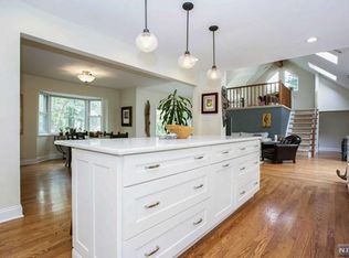 11 Standish Ct, Tenafly, NJ 07670