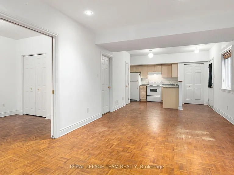 51 Castle Glen Cres — Photo 8