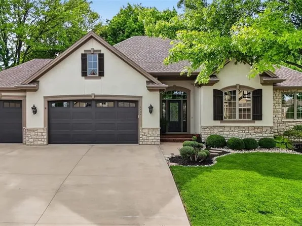 4404 NE Georgian Dr, Lees Summit, MO 64064