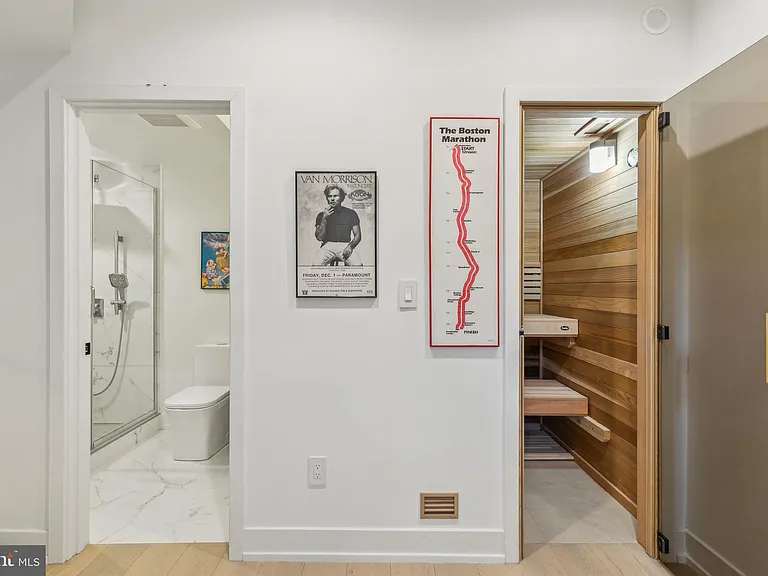 527 Brown St — Photo 31
