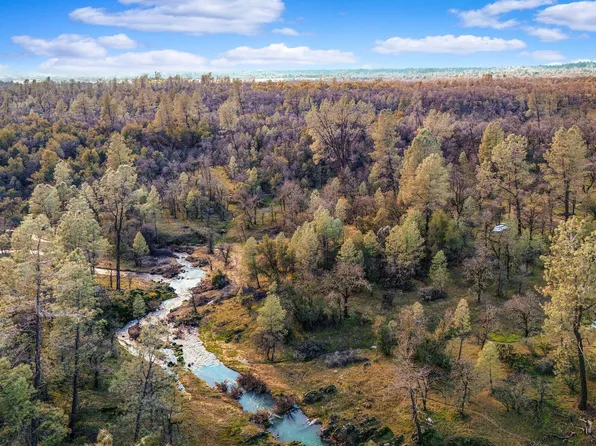 Nsa Charron Ln, Redding, CA 96003