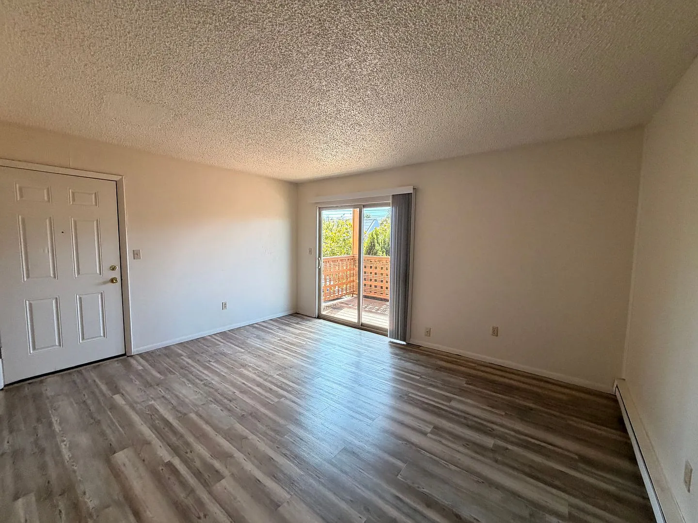 R0289 - Lombard Heights — Photo 4