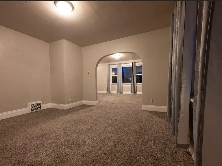 6818 32nd Ave #UPPER — Photo 3