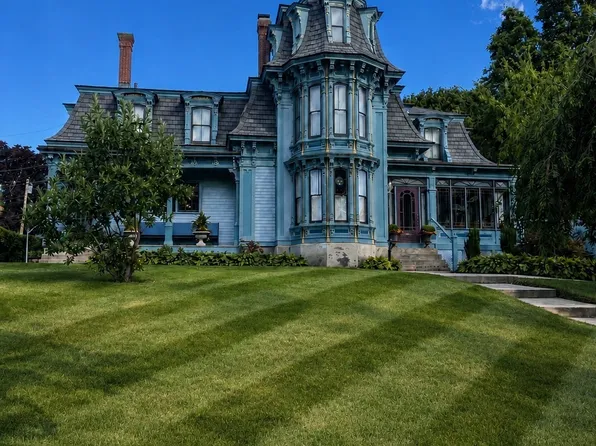 139 Methuen St, Lowell, MA 01850