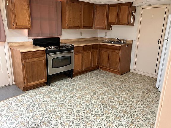 large eat in kitchen