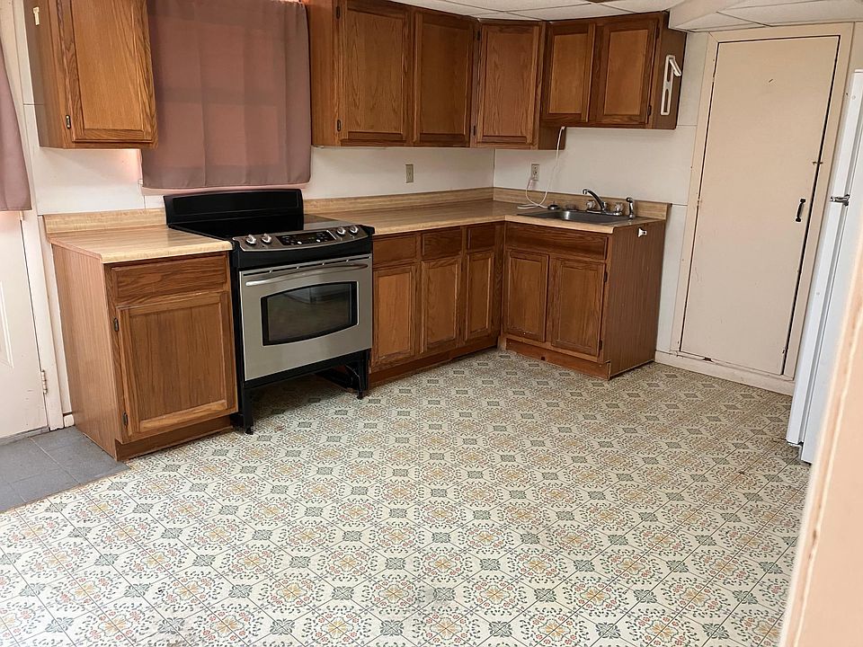 large eat in kitchen