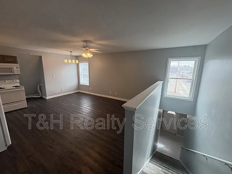 409 W Washington St — Photo 6