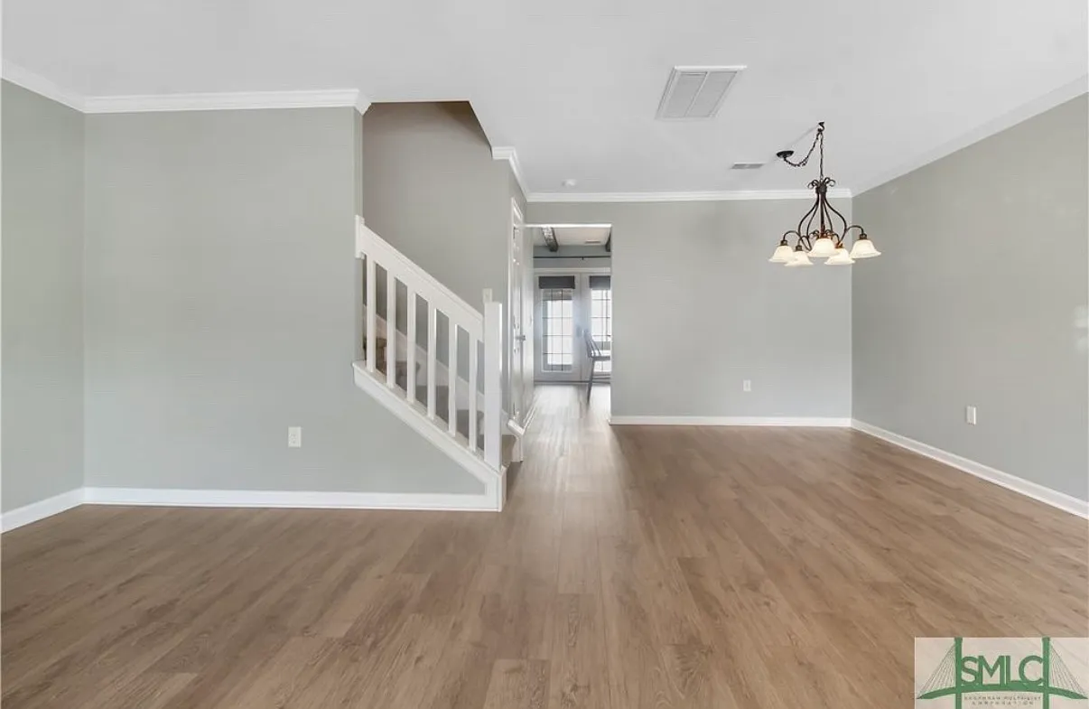 3 bed, 1320 sqft, $2,200 — Photo 4