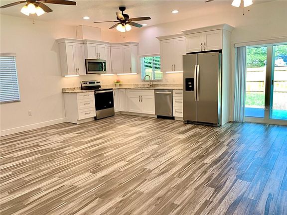3rd image of 221 Melody Ln