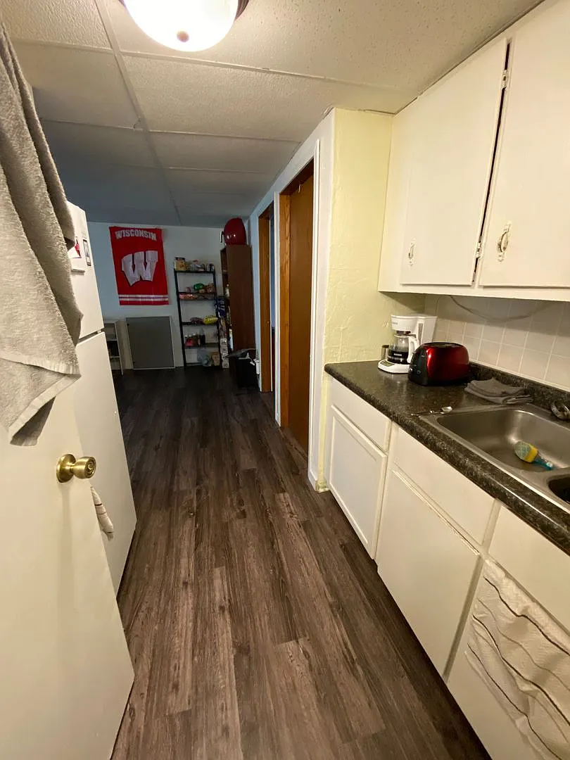 3 Bedroom Near Campus — Photo 1