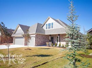 635 NE 23rd St, Moore, OK 73160