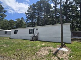 1920 Boxwood Ln, Fayetteville, NC 28311