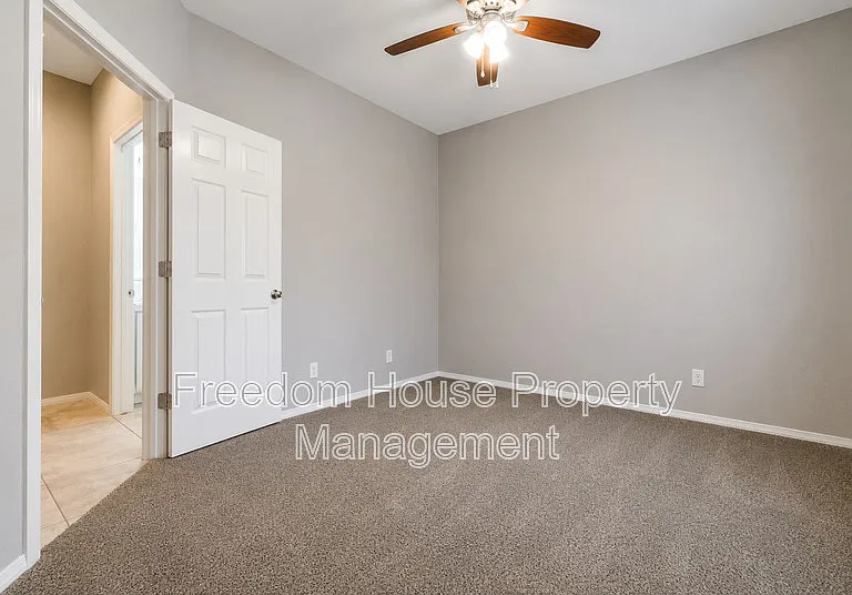 5465 Finestra St — Photo 23