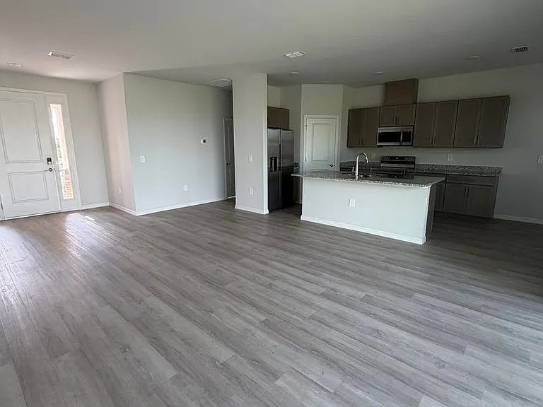 1414 NE 6th Ave — Photo 6