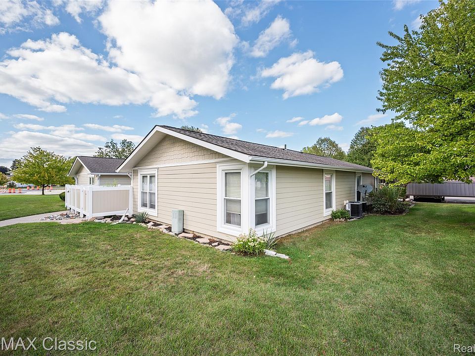39727 Village Wood Ln, photo 17