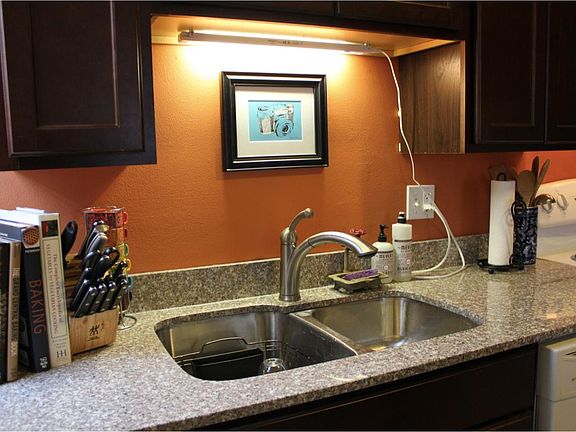 3rd image of 3929 Botanical Ave #2