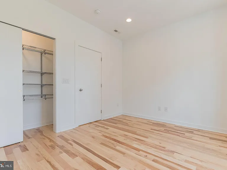 1335 S Bouvier St — Photo 21