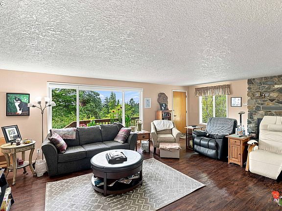 3rd image of 640 Royal Dr