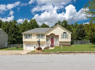 129 Stonehenge Dr, Dallas, GA 30157