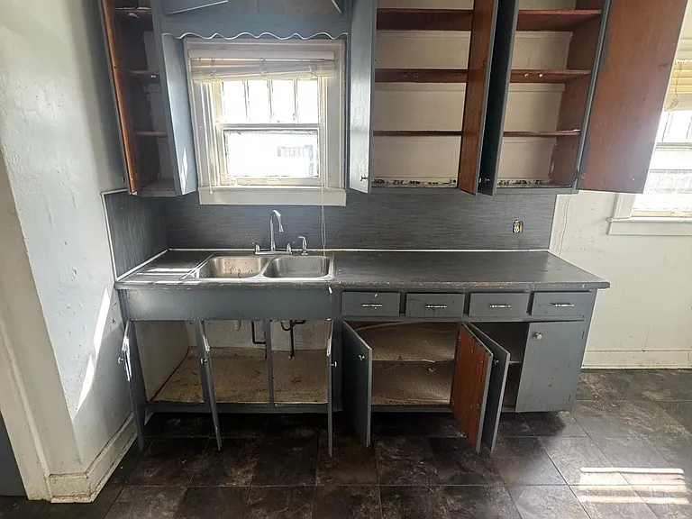 614 E Marengo Ave — Photo 24